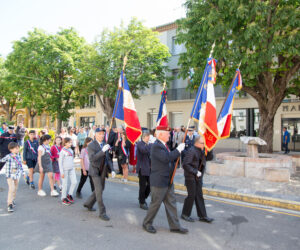 com 8 mai 18x15